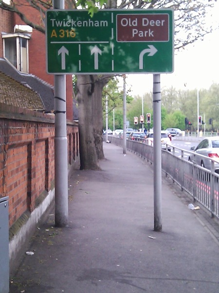 The photo for A316 Twickenham Road surface and cycleway width.